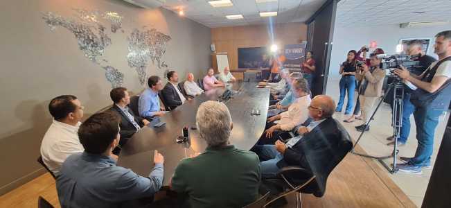 Reunião acontece no Porto Seco.