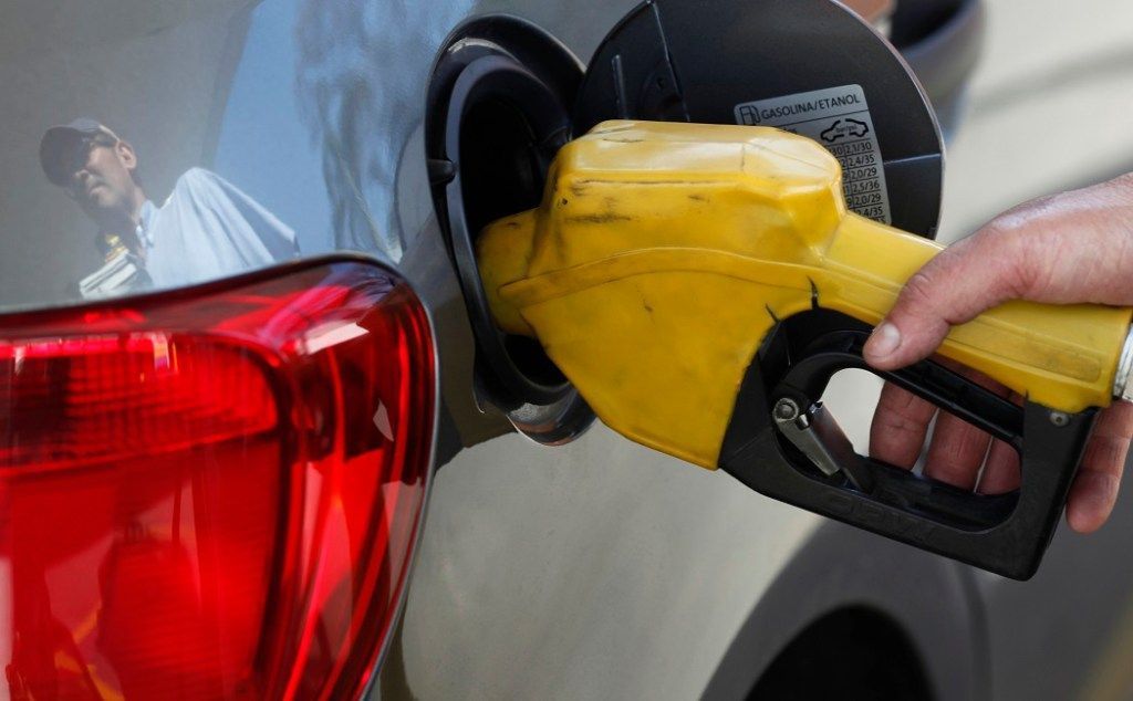 Por que montadoras recomendam gasolina comum e não a aditivada?