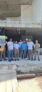 Os responsáveis pelas obras receberam orientações sobre a vedação correta de caixas d'água e a importância de manter o canteiro organizado.