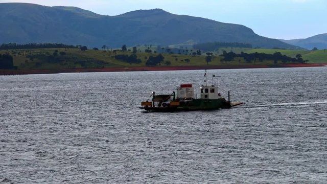 Moradores de Guapé podem fazer travessias gratuitas na balsa São Francisco I