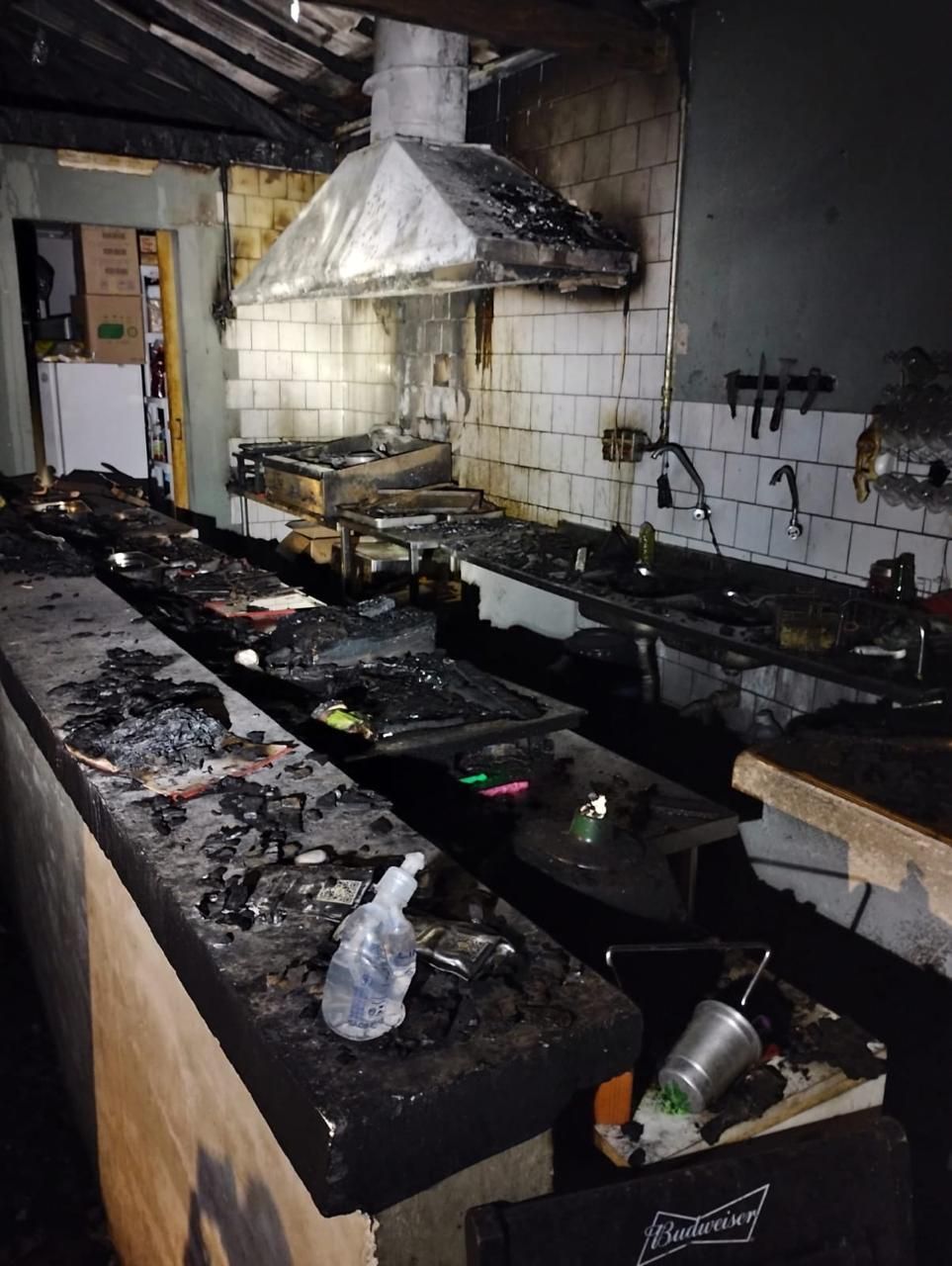 Incêndio destrói hamburgueria em Poços de Caldas