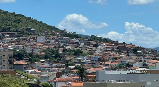Agora, a prefeitura vai elaborar projetos de construção, reforma e cuidar de toda a papelada para a regularização do imóvel, como plantas e o Habite-se.