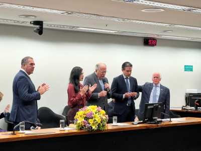 Presidente da Câmara, Hugo Motta, em culto ecumênico