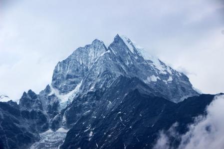 Outubro é mês de alta temporada para visitas ao Everest