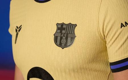 Novo uniforme reserva do Barcelona, feito em parceria com a marca de Kobe Bryant