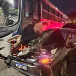 Intensa perseguição policial termina com acidente de ônibus e com mulher ferida em BH