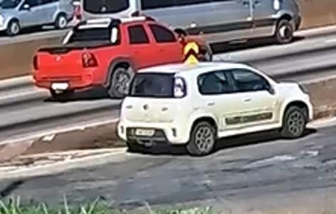 carros emparelhados