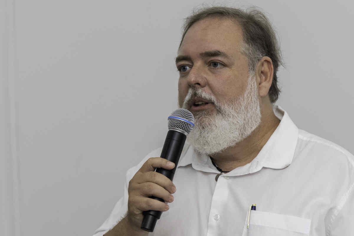 Jornalista e escritor de Varginha participa do Flipoços