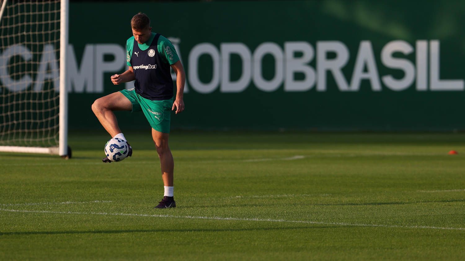 Emprestado pelo Atlético, Bruno Fuchs projeta confronto com Cruzeiro pelo Brasileirão