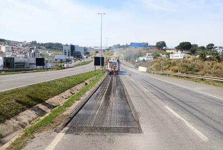 Equipes trabalham diariamente para melhorar a segurança e a conservação das rodovias da região.