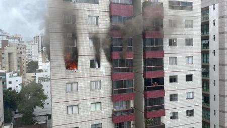 fogo em apartamento no carmo.jpg