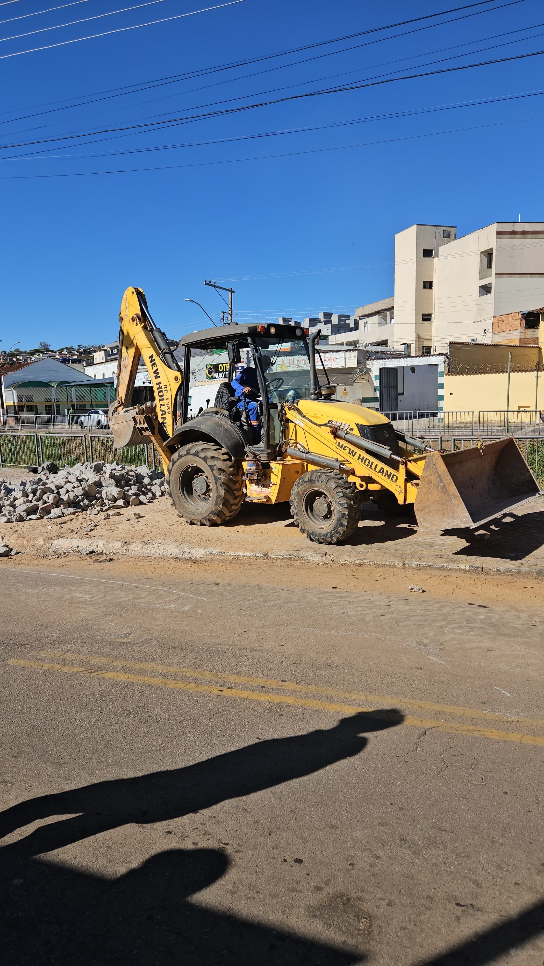 Calçada às margens do ribeirão Santa Maria será reconstruída; obras já estão em andamento