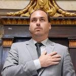 Carlos Bolsonaro cogita trocar de domicílio eleitoral e mira vaga ao Senado