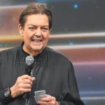Após transplantes, Faustão posa com a família em clique raro e fala sobre estado de saúde