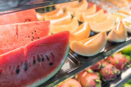 Atenção ao comprar melancias e melões cortados!