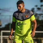 Sport retifica informação do Sampaio Corrêa: zagueiro Renzo segue no Leão
