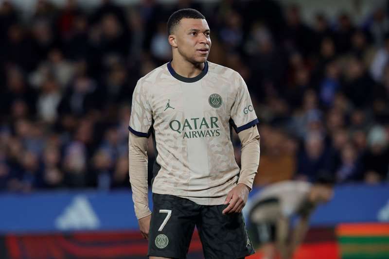 Jornal francês fala em ‘decadência’ do PSG após saída de Mbappé e mais craques