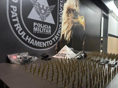 Homem é preso com arsenal em BH