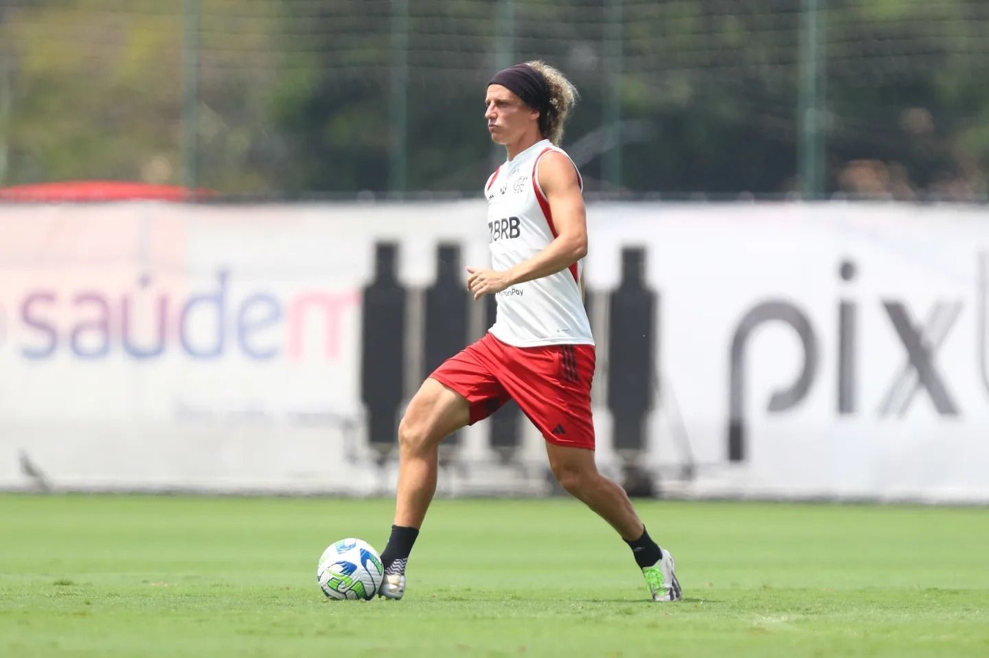 Fortaleza vence concorrência e encaminha contratação de David Luiz, ex-Flamengo