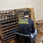 PF apreende grande quantidade de vinhos ilegais em escritório de contabilidade em SP