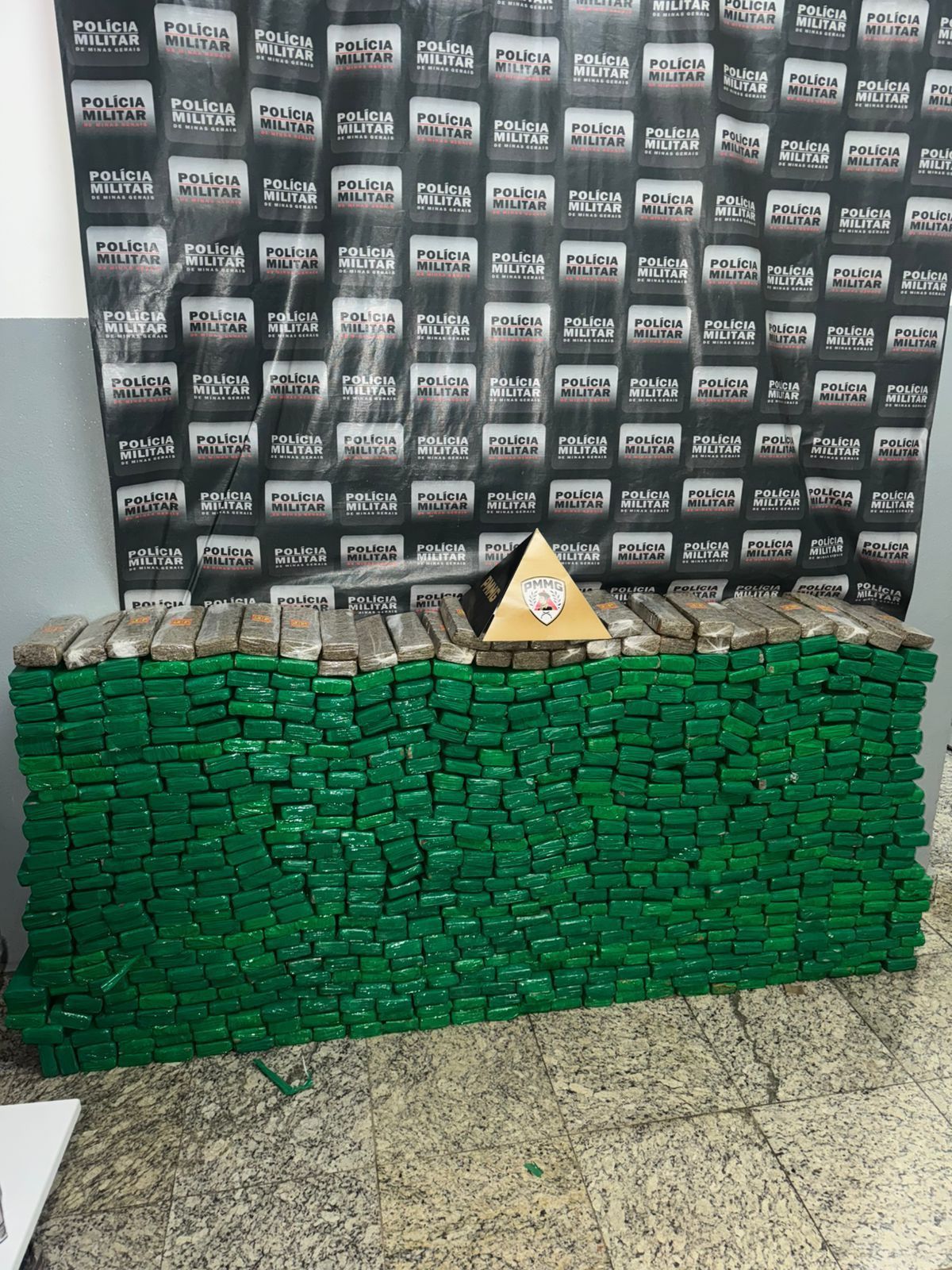 PM prende três suspeitos e apreende mais de 800 kg de drogas em MG