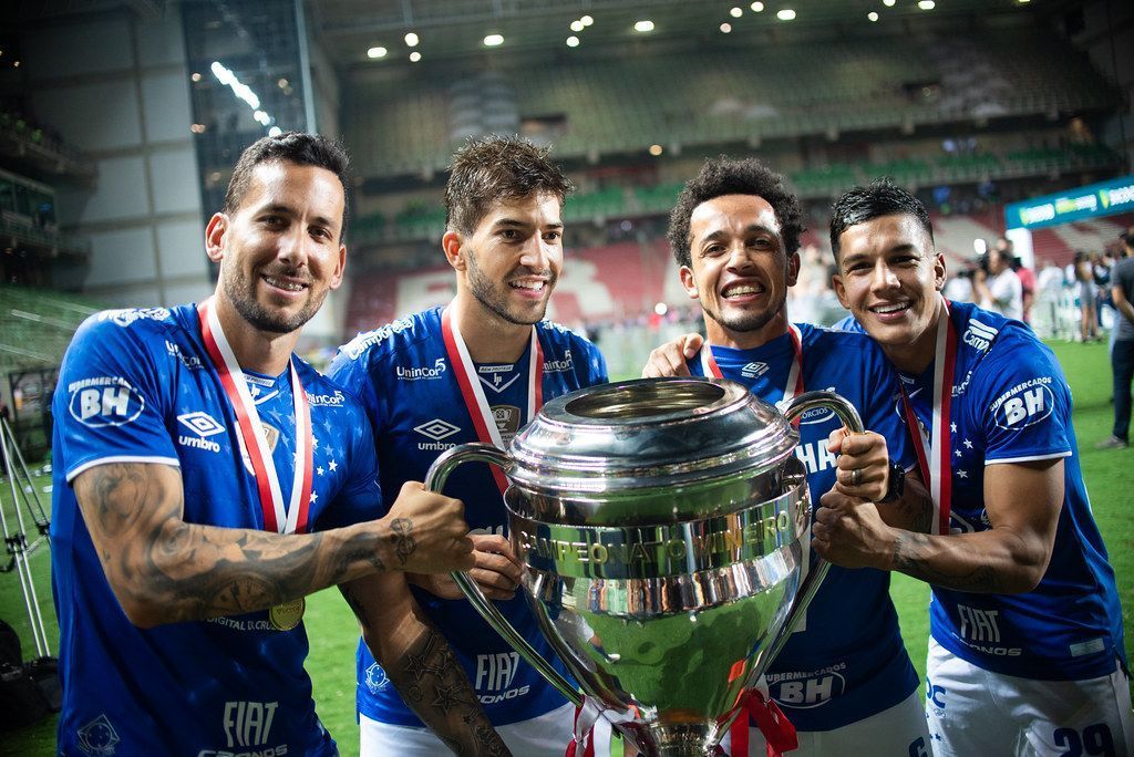 Ex-Cruzeiro é confundido com astro da Seleção, recebe xingamentos e solta o verbo