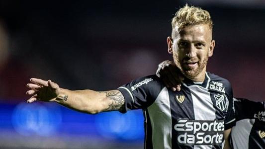 Pedro Henrique comemora gol do Ceará sobre o São Paulo em jogo do Campeonato Brasileiro