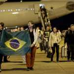 Novo voo com brasileiros repatriados dos EUA chega a Confins nesta quinta