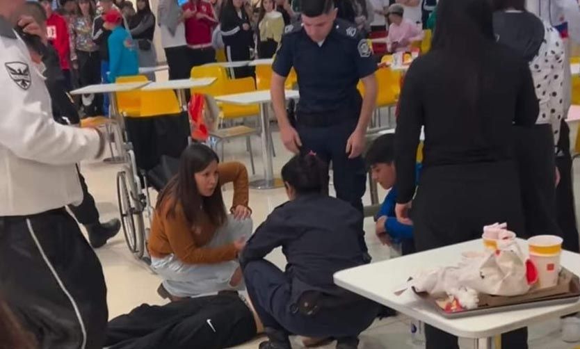 Vídeo: adolescentes invadem shopping e promovem briga generalizada em Buenos Aires