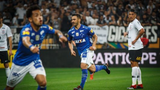 Robinho, ex-jogador do Cruzeiro, comemora gol sobre o Corinthians em 2018