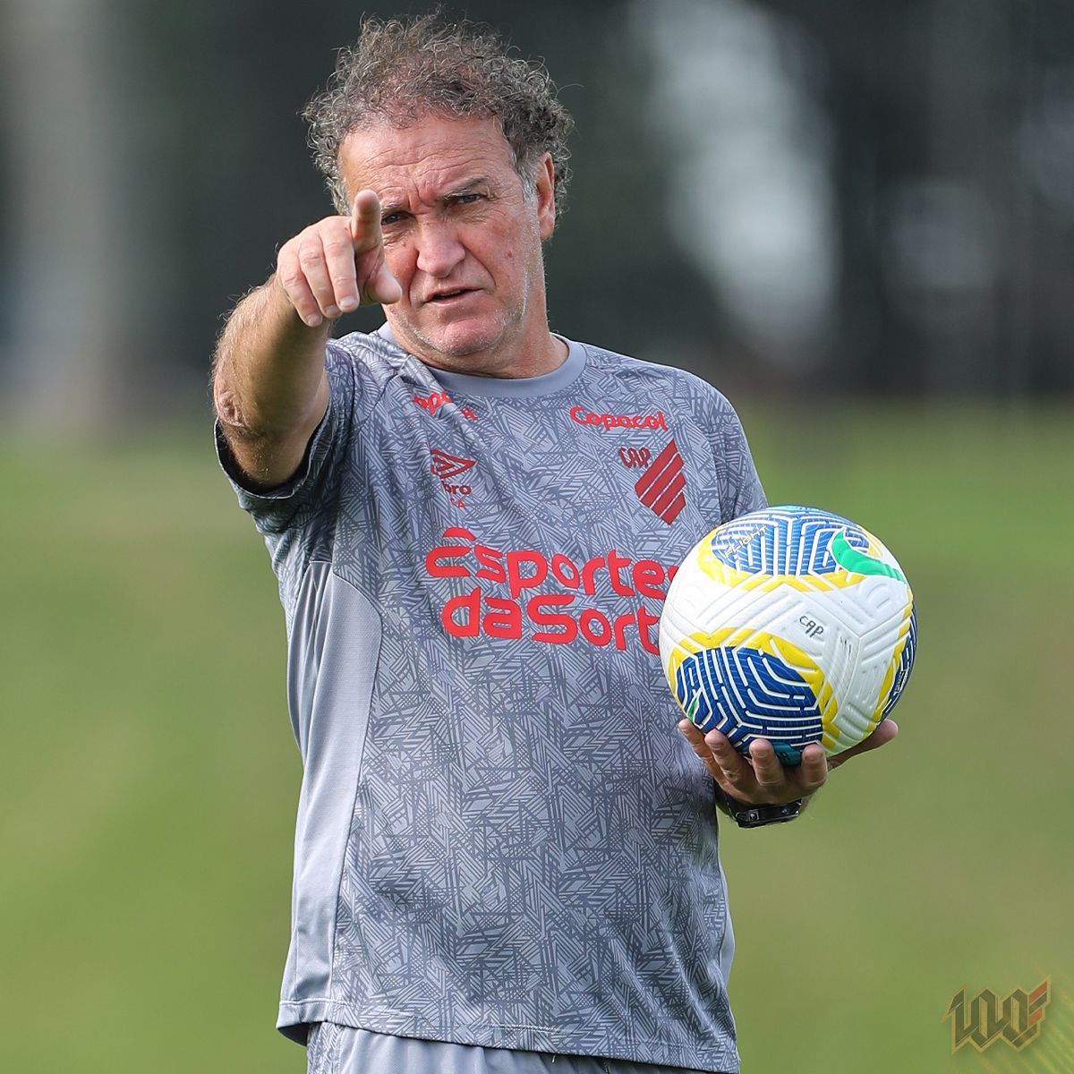 Cuca revela discussão entre ex-Cruzeiro e gestor no vestiário do Athletico-PR