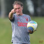 Cuca revela discussão entre ex-Cruzeiro e gestor no vestiário do Athletico-PR