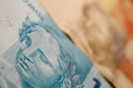 Possível alta dos juros acelera crescimento da dívida pública, apontam especialistas | CNN Brasil