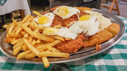 Pratos com comidas em Belo Horizonte