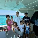 Cristiano Ronaldo aproveita praia paradisíaca da Arábia com a família; veja fotos