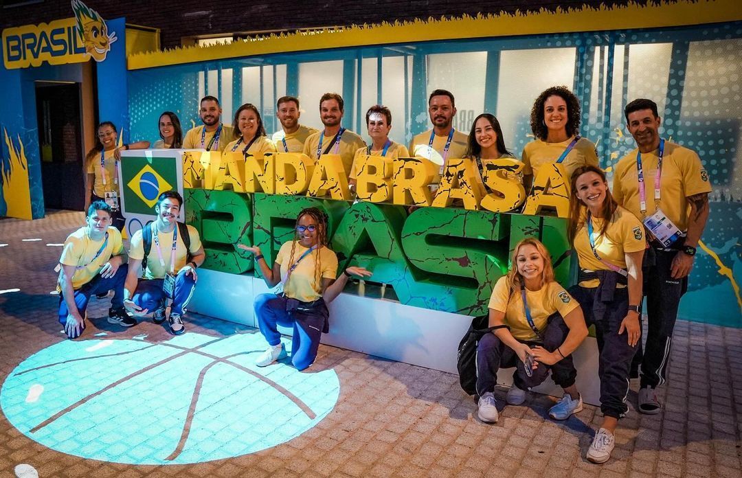 Atleta do Time Brasil mostra bastidores da Vila Olímpica; veja vídeo