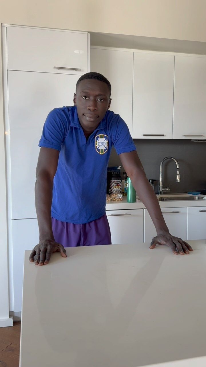 Quem é Khaby Lame, tiktoker que não fala uma palavra em seus vídeos e é o mais seguido do mundo