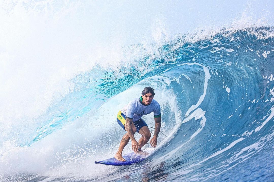 Surfistas brasileiros iniciam treinos no Taiti para a Olimpíada de Paris 2024