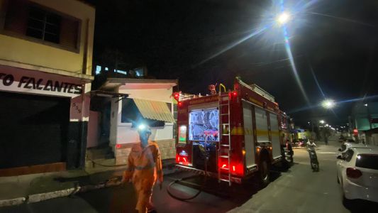 Bombeiros avaliaram a casa e encontraram danos na estrutura