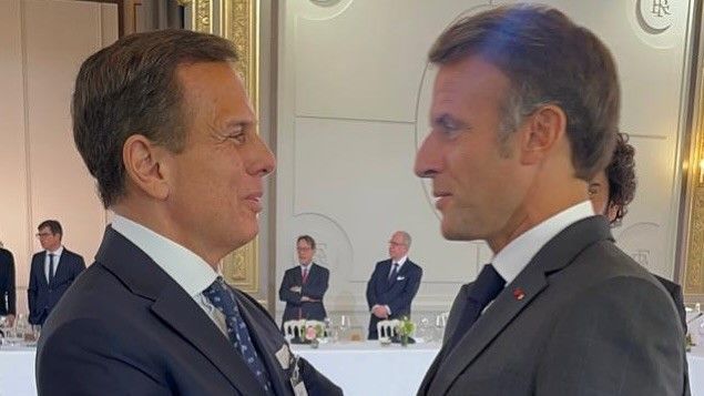 União Europeia não deve assinar acordo com Mercosul rachado, diz Macron a brasileiros