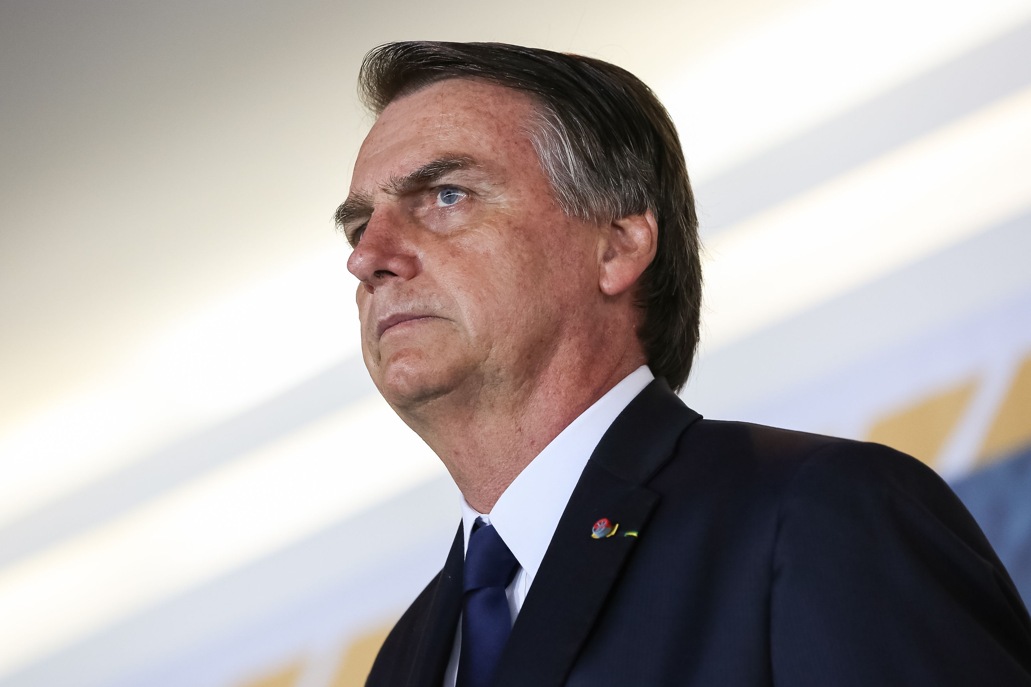 Defesa de Bolsonaro diz querer apresentar esclarecimentos sobre ida à embaixada pessoalmente a Moraes