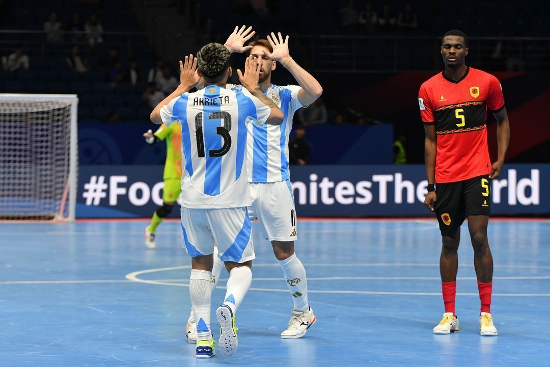 Argentina derrota Angola em jogo com 'chuva de gols' e avança na Copa do Mundo de Futsal