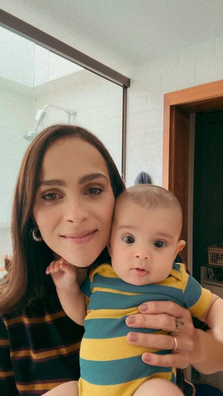 Letícia Cazarré encanta web com cliques do filho caçula: ‘uma fofura’