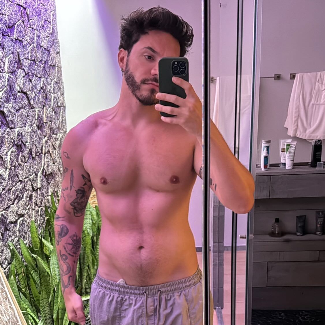 Eliezer mostra cicatriz de cirurgia na boca: ‘Enorme’