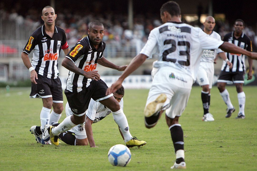 Ex-Atlético e Corinthians, Coelho relembra treta com Kerlon e fase artilheira em Minas