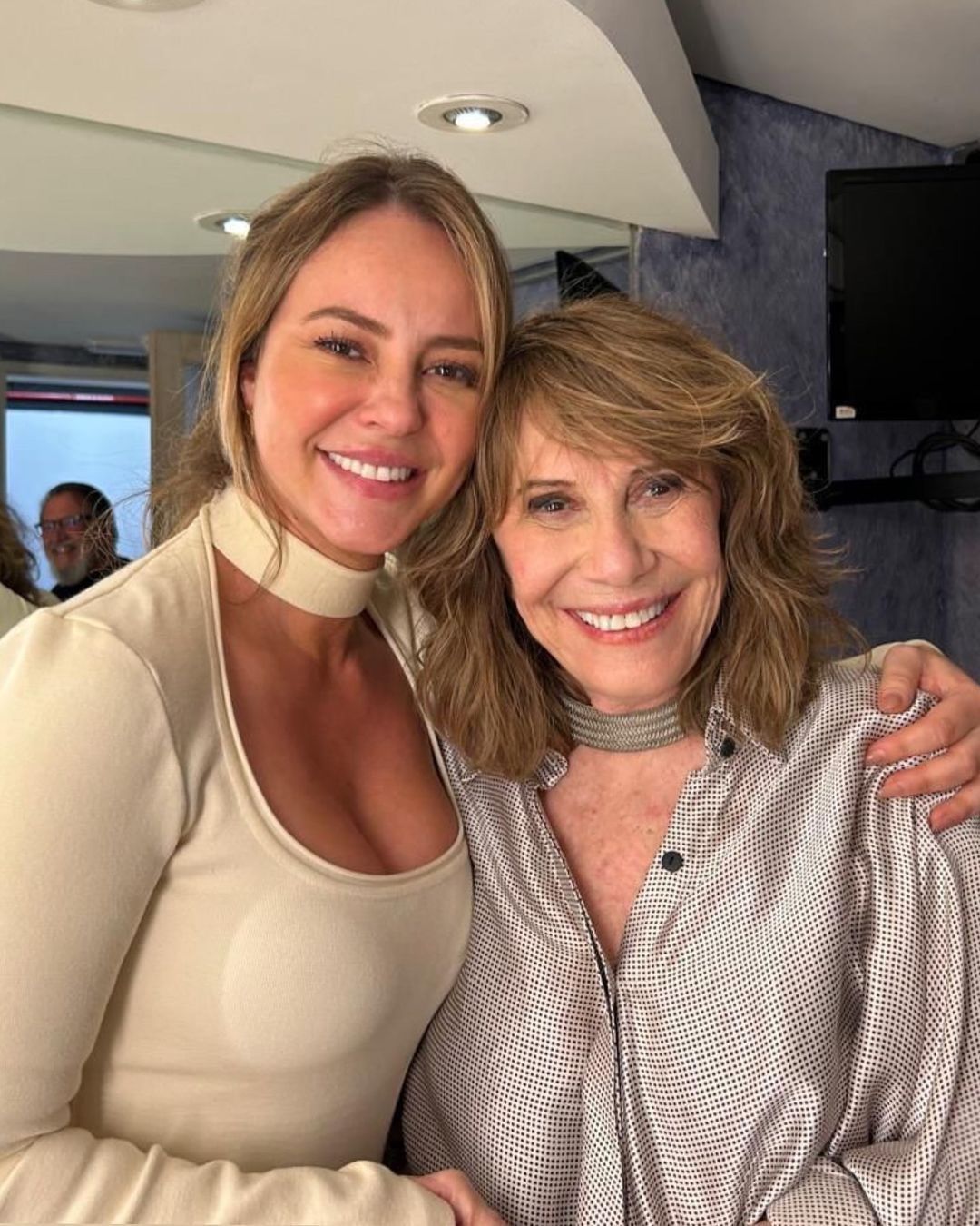 Vale Tudo: Heleninha Roitman da versão original, Renata Sorrah ‘abençoa’ Paolla Oliveira