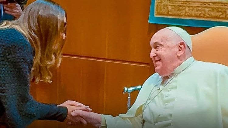 Janja é recebida pelo Papa Francisco e agradece orações pela saúde de Lula