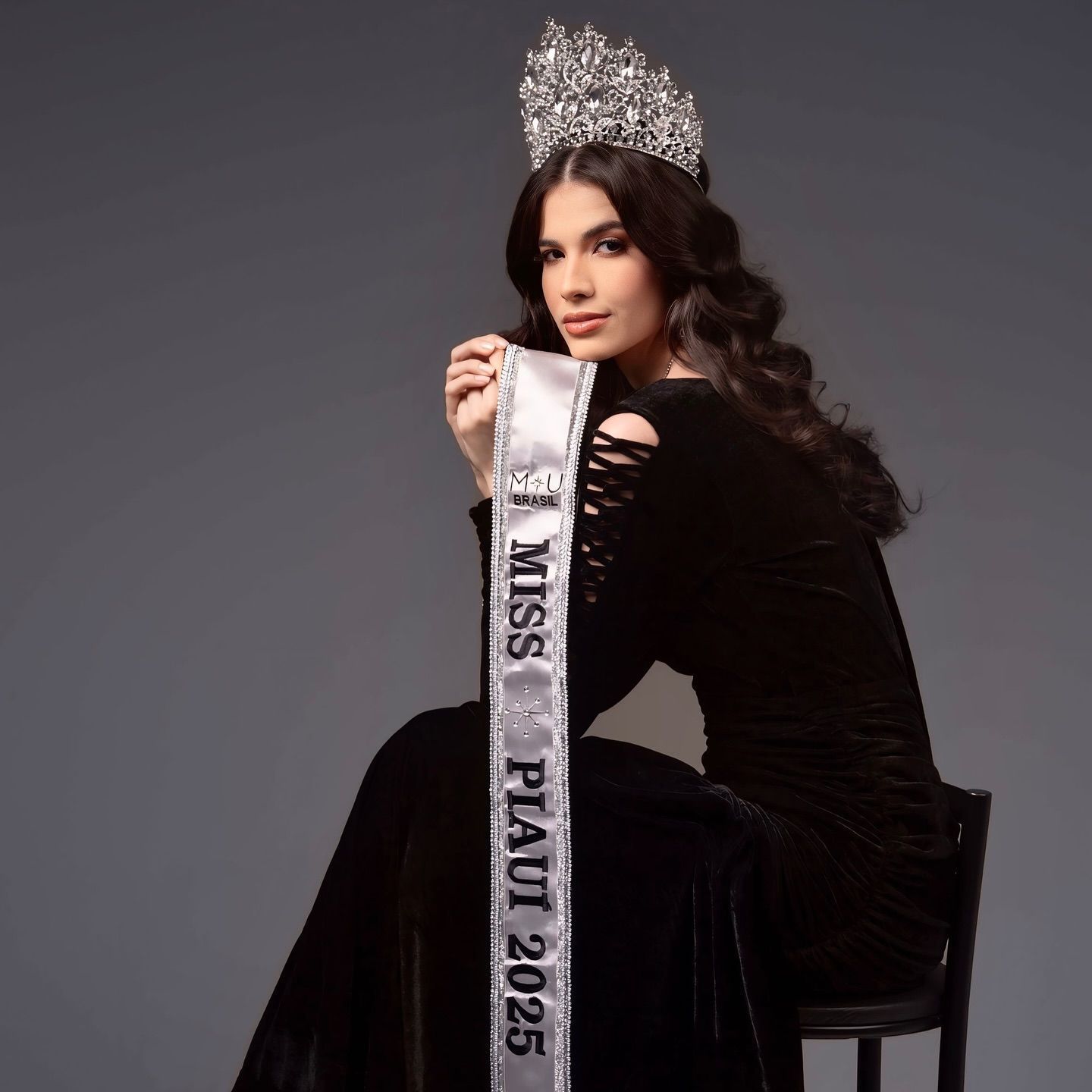 Miss Universe Brasil 2025: Quem é Maria Gabriela Lacerda, vencedora da coroa?