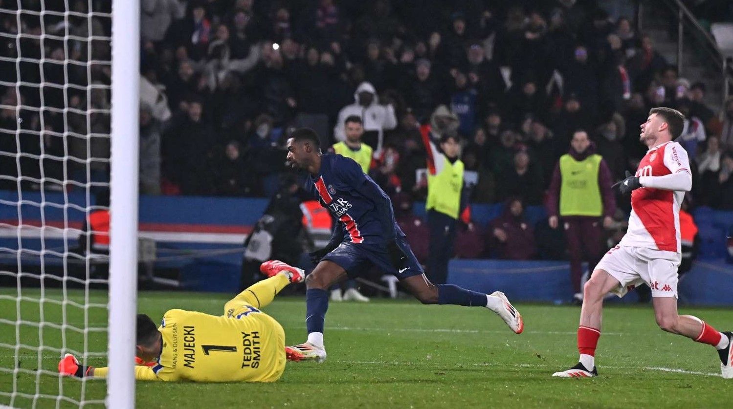 PSG goleia o Mônaco e mantém liderança isolada no Campeonato Francês