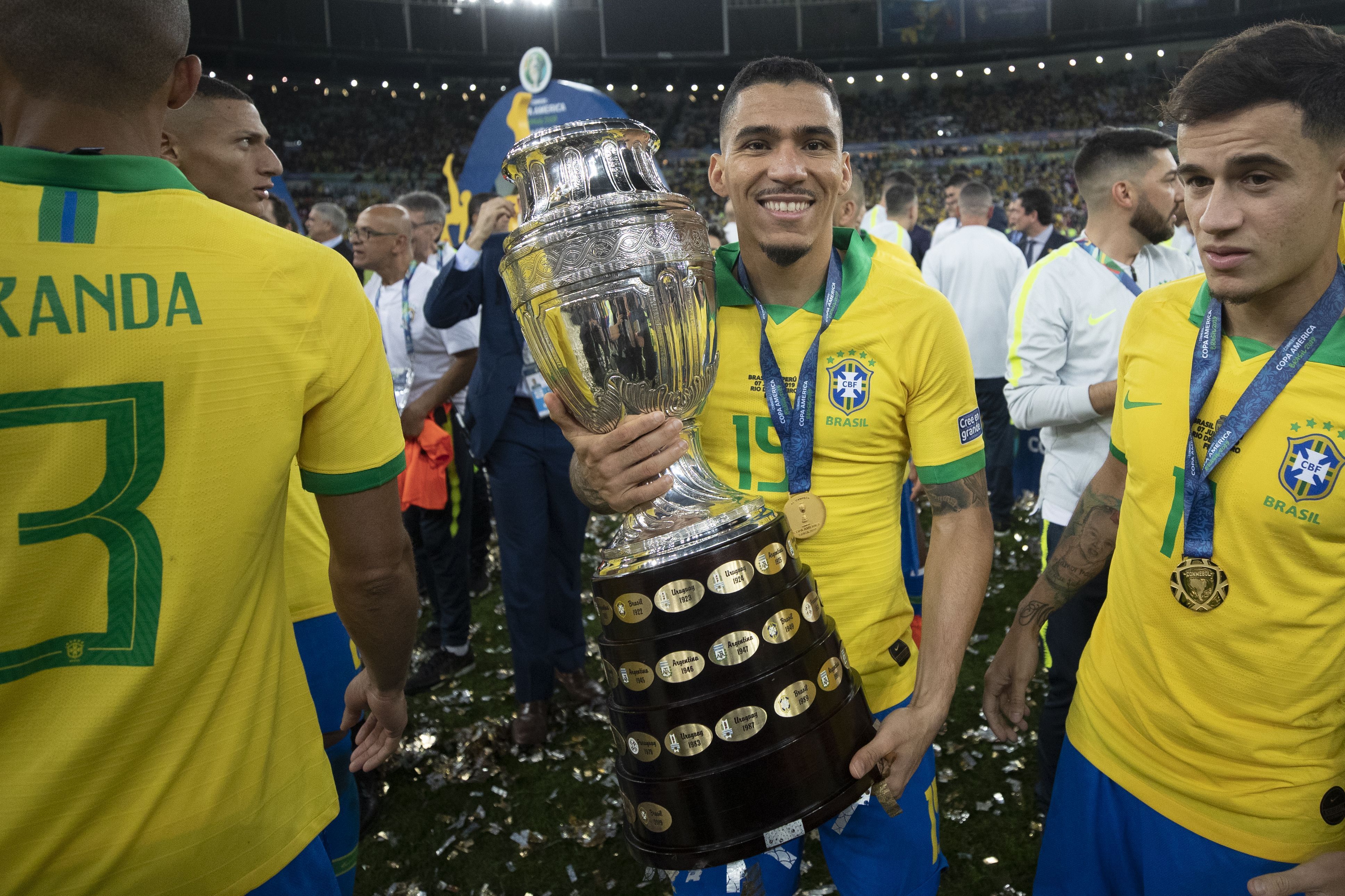Botafogo aguarda chegada de Allan protegido por multa; saiba o valor
